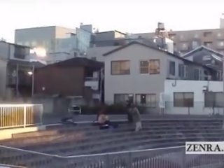 Podnaslovljen ekstremno japonsko javno golota zunaj fafanje