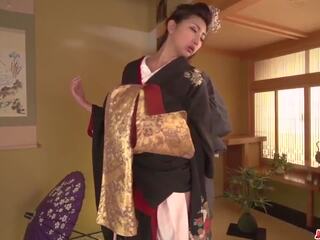 Betje eje takes down her kimono for a big gotak: mugt hd kirli clip 9f