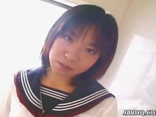 Japanisch fräulein rino sayaka saugt mitglied im die badezimmer