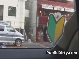 Giapponese biscotto succhiare putz in anteriore posto di auto