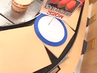 Rotating sushi büfé a gecinyelés